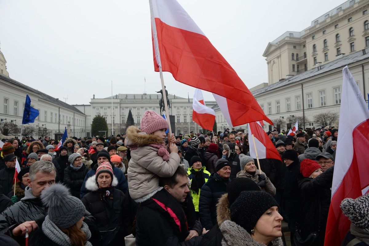 "Dyktatorek" zamienił Sejm w biuro PiS-u". Manifestacja opozycji
