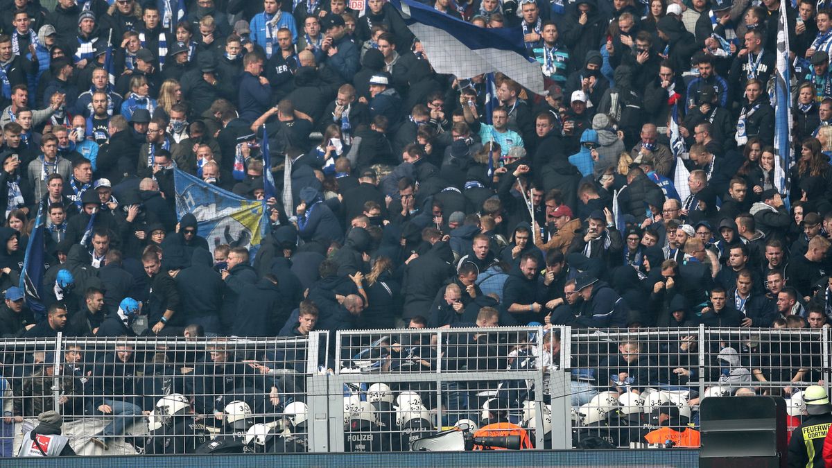 PAP/EPA / FRIEDEMANN VOGEL / Kibice Herthy Berlin narozrabiali na stadionie Borussii Dortmund