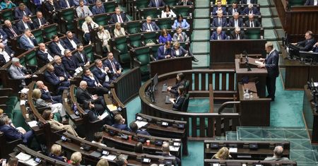 Kaczyński wybrał partyjną naradę w czasie debaty o powodzi. Nieobecność prezesa PiS
