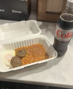 Kupił śniadanie na lotnisku w Dublinie. "Wygląda jak błoto"