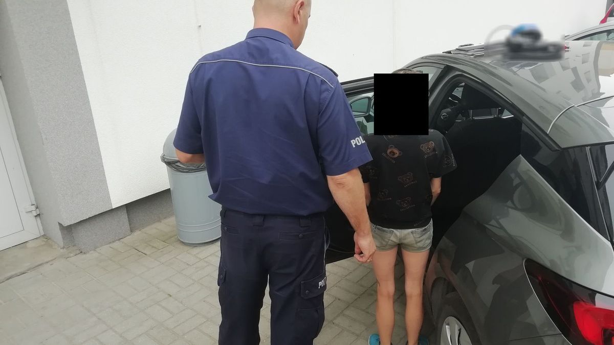 Kobieta zostawiła dziecko w zamkniętym aucie