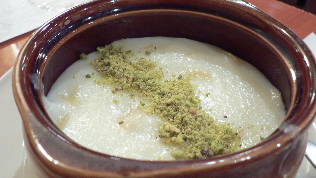 Budyń waniliowy w proszku przygotowany z mlekiem o zawartości tłuszczu 2%