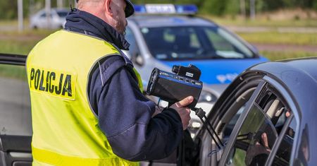 Starości mają zatrzymywać prawa jazdy mimo wątpliwości. Wyrok NSA