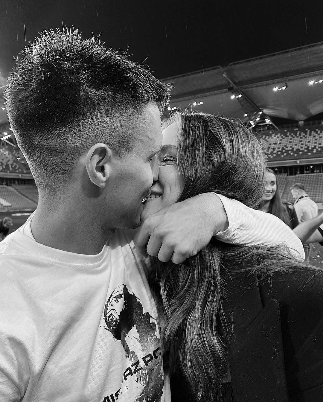 Bartosz Kapustka z partnerką 