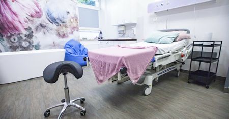 Pokazał zdjęcie z porodówki. "Tracimy kontrolę"