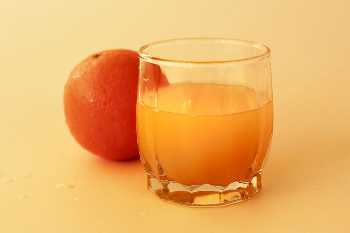 Nierozcieńczony sok pomarańczowy z soku zagęszczonego bez dodatku cukru