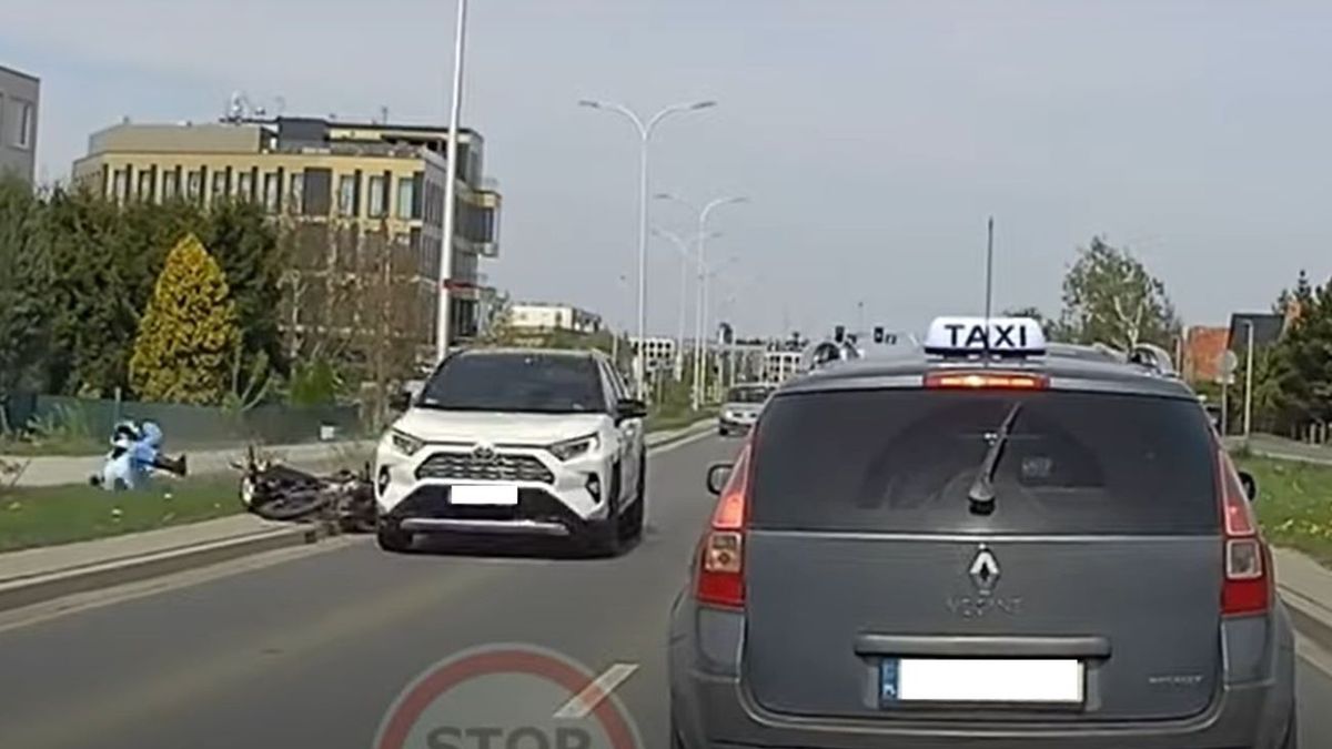 Celowo zepchnął motocyklistkę z drogi. Szokujące nagranie z Wroc