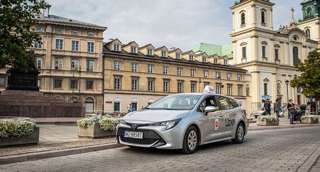 Uber z nową usługą współdzielenia przejazdu przez pasażerów
