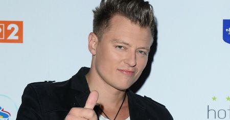 Eurowizja 2021. Rafał Brzozowski ujawnia, czym zaskoczy na scenie: "TO SPECJALNE GARNITURY"