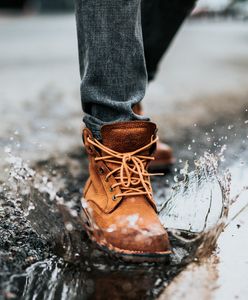 Trzy sposoby na mokre buty. Jak suszyć obuwie?