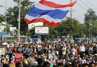 Protestujący w Tajlandii wdarli się na krótko na teren siedziby rządu