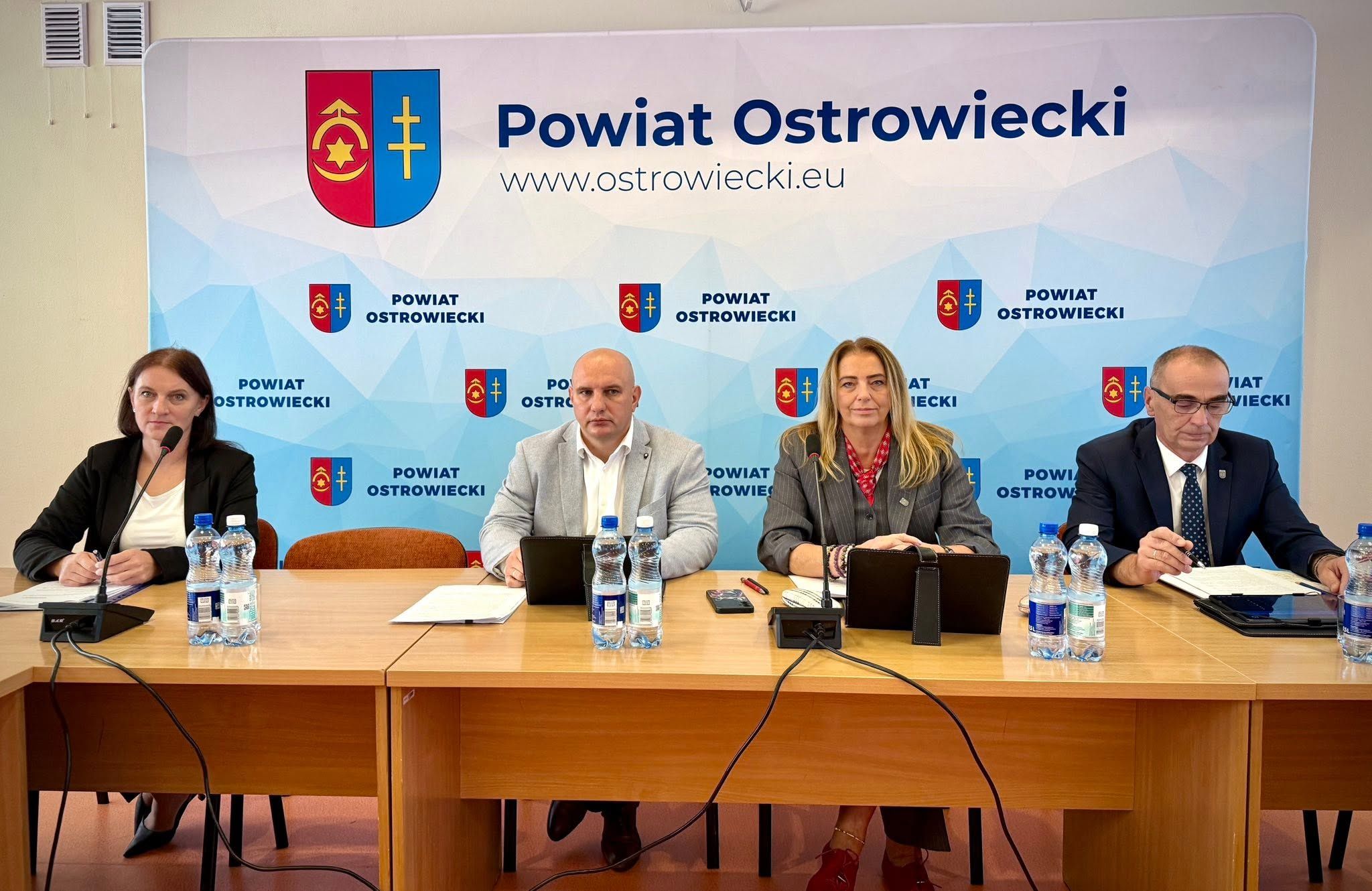 Obradowała Rada Powiatu Ostrowieckiego