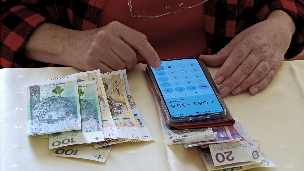 Stock Marek Bazak
Fot. Zofia i Marek Bazak/East News
N/z liczenie domowego budzetu - problemy finansowe w roku 2023.
ZOFIA BAZAK