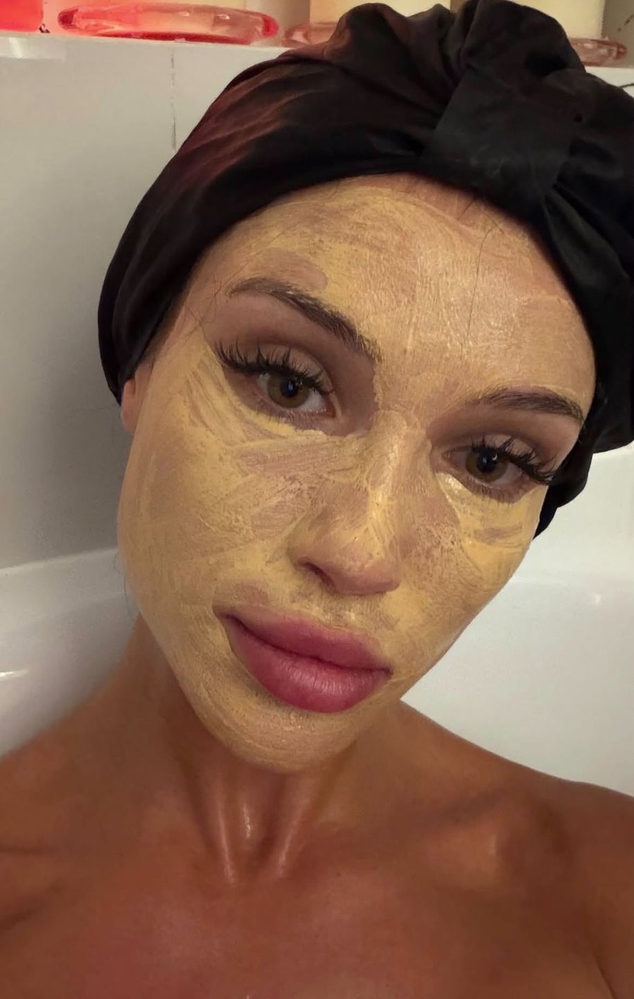 Natsu podczas domowego spa