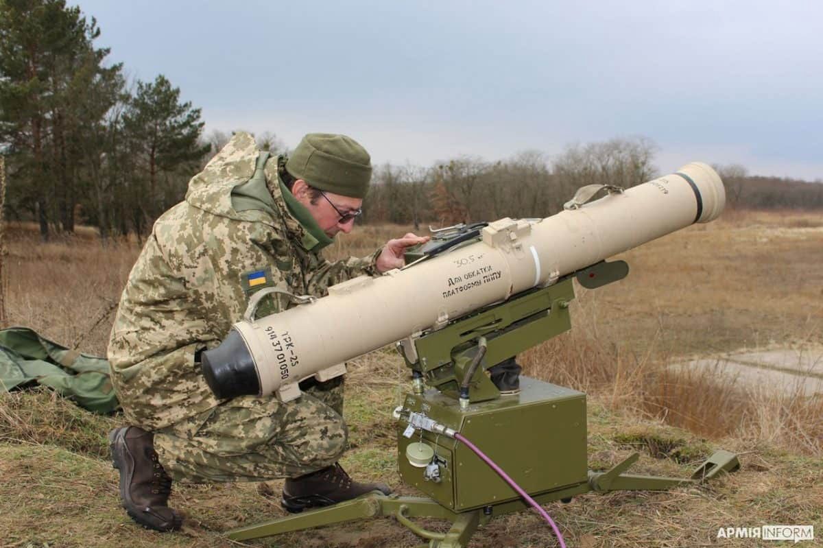 Ukraińskie pociski kierowane Stugna-P w akcji. Nie tylko zachodni sprzęt jest skuteczny - Przeciwpancerny pocisk kierowany Stugna-P na wyrzutni zdalnie sterowanej.