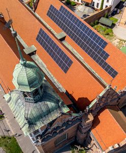 Fotowoltaika na dachu zabytkowej bazyliki. Trwa demontaż