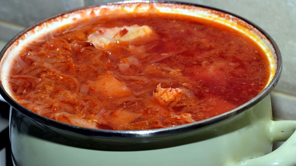 Prowadzi do raka i chorób serca. To popularny składnik tradycyjnej pomidorowej