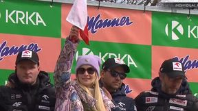 Wzruszająca scena przed ostatnim skokiem Stocha. To ona machnęła chorągiewką