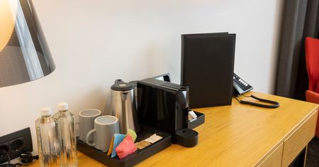 Tego przedmiotu w hotelowym pokoju lepiej unikać. Pracownik odradza