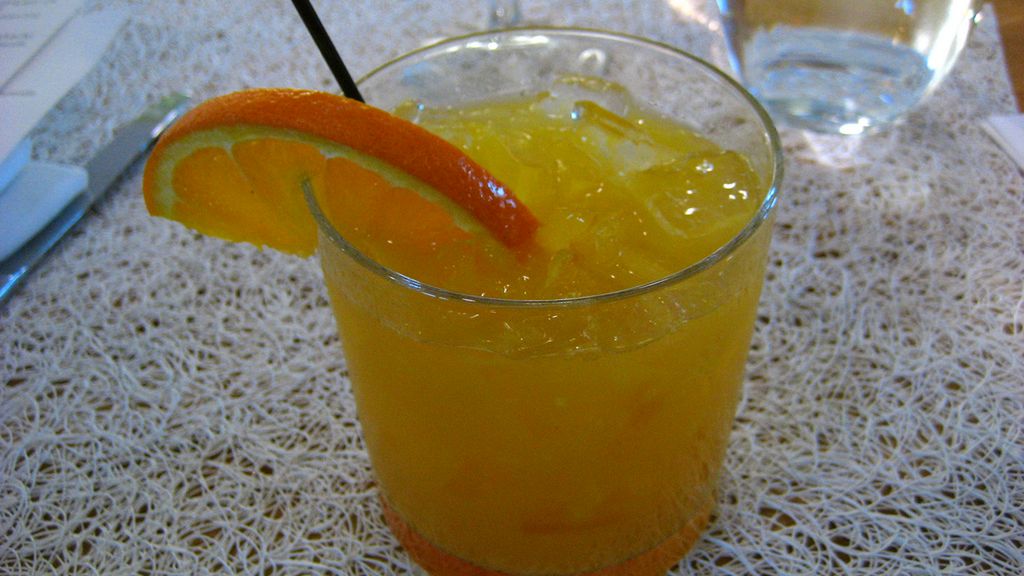 Sok mandarynkowy z dodatkiem cukru