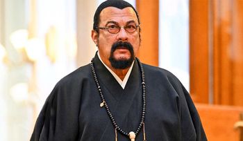 "Przemiły człowiek". Gwiazda Seagala jeszcze tam nie zgasła