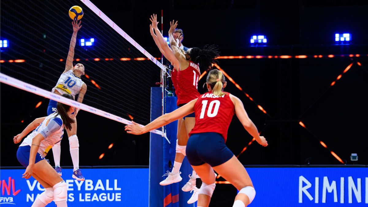 Materiały prasowe / FIVB / Na zdjęciu: mecz Brazylia - USA w Lidze Narodów siatkarek