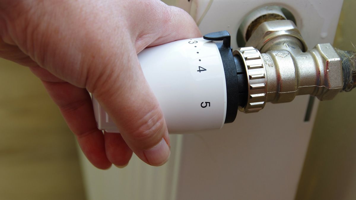 Stock Marek Bazak
PHOTO: ZOFIA I MAREK BAZAK / EAST NEWS   N/z sezon grzewczy, kaloryfer, regulacyjne pokretlo do grzejnika pozwalajace na zwiekszenie lub zmiejszenie przeplywu ciepla
ZOFIA BAZAK