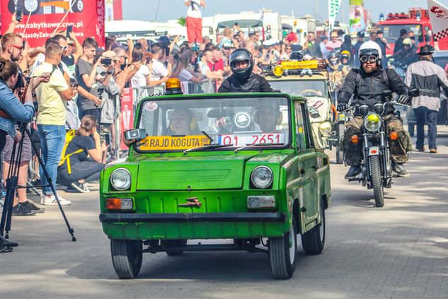 Rajd Koguta co roku przyciąga nietypowe samochody