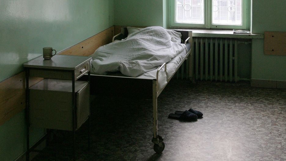 OdwykChoroszcz, 15.11.2005. Oddzial detoksykacji w szpitalu psychiatrycznym; n/z izolatka,Image: 428889212, License: Rights-managed, Restrictions: , Model Release: no, Credit line: Anatol Chomicz / ForumAnatol Chomicz / ForumChoroszcz, detoks, detoksykacja, detoksykacji, detox, ilustracja, izolacja, izolatka, leczenie, lozko, narkoman, narkomania, narkotyk, oddzial, odtrucie, odwyk, pacjent, psychiatryczny, samotnosc, szpital, uzaleznienie, category_code_ilu