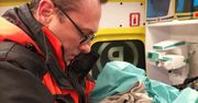 Maluch spieszył się na świat. Nietypowa interwencja ratowników