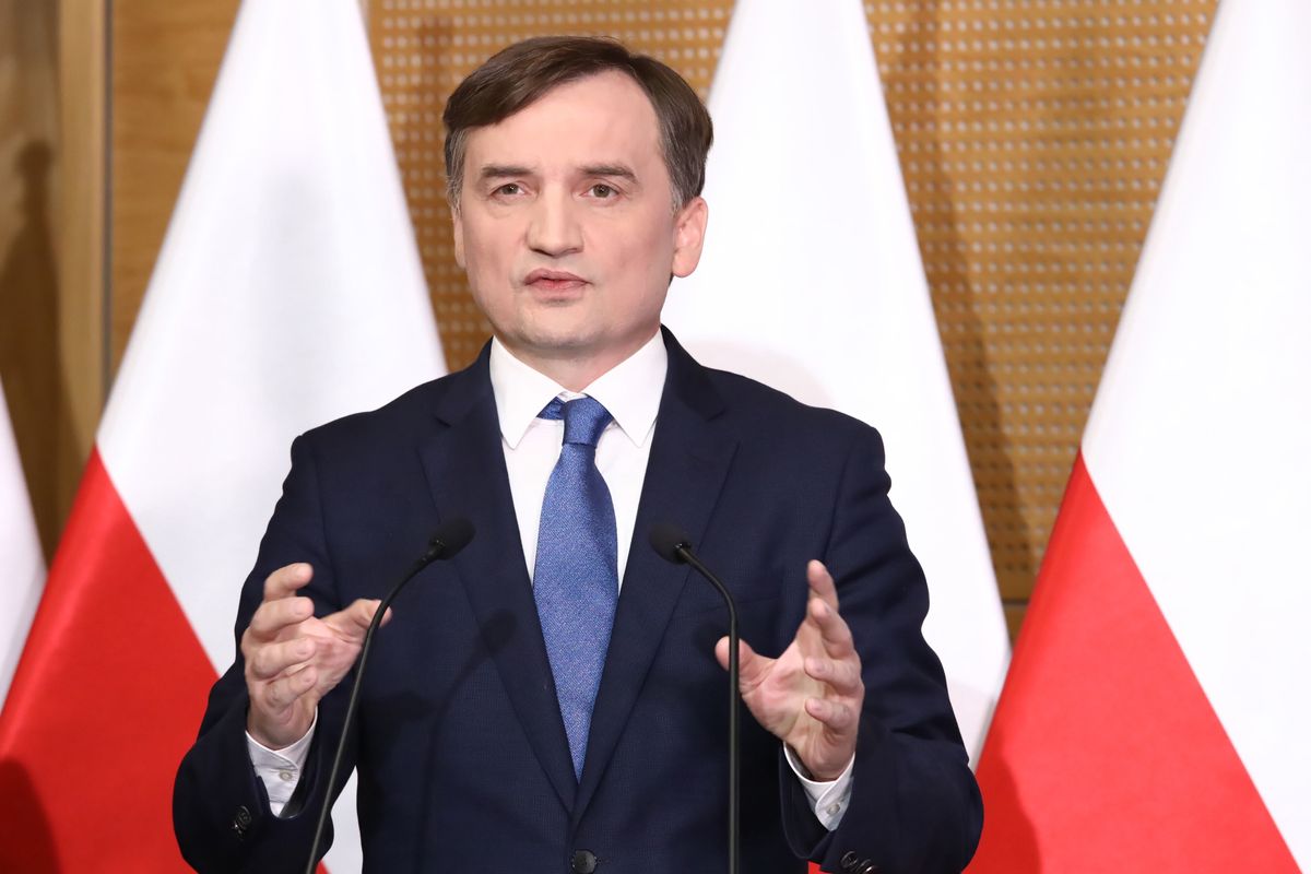 Polska wkrótce otrzyma środki z KPO. Zbigniew Ziobro jest zdania, że należą się jej "jak kość psu" 