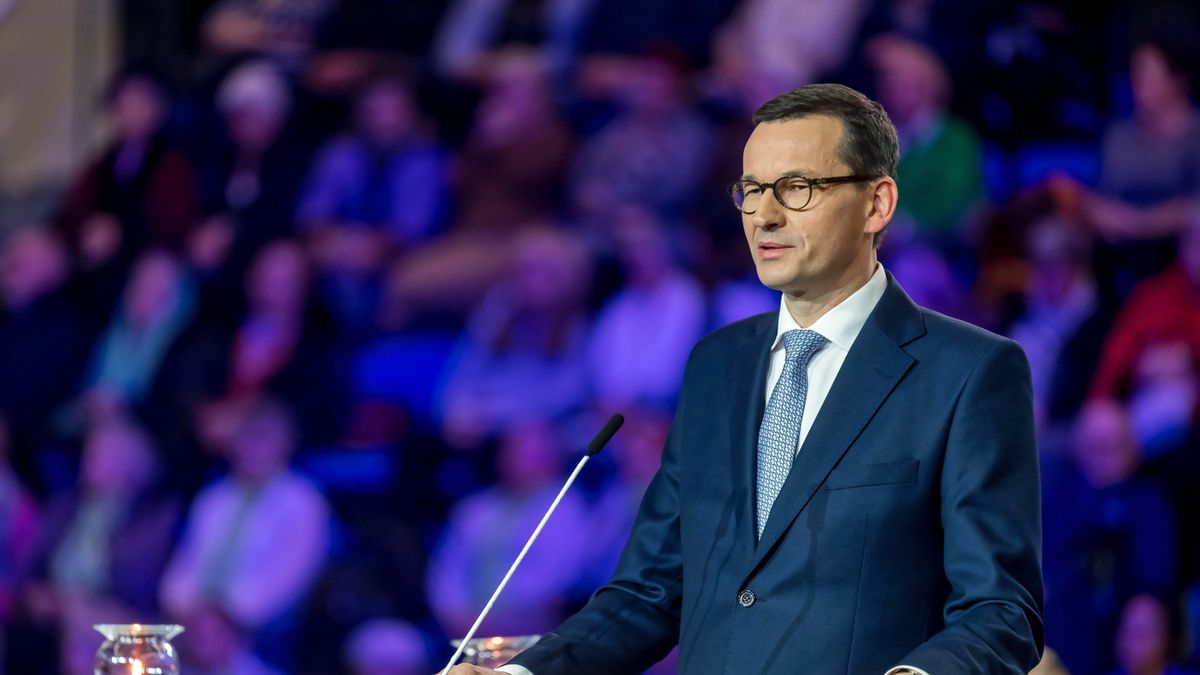 Według "Wyborczej" zwolennikiem wznowienia prac nad ustawą jest premier Mateusz Morawiecki.