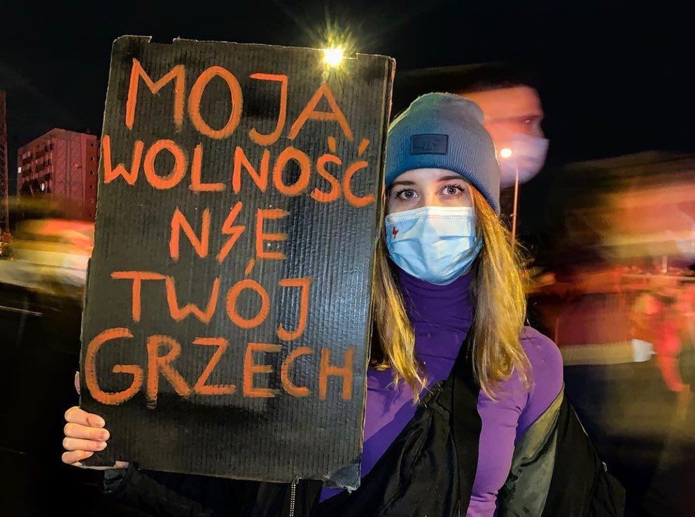 Ewa Farna wspiera Strajk Kobiet wprost z domu