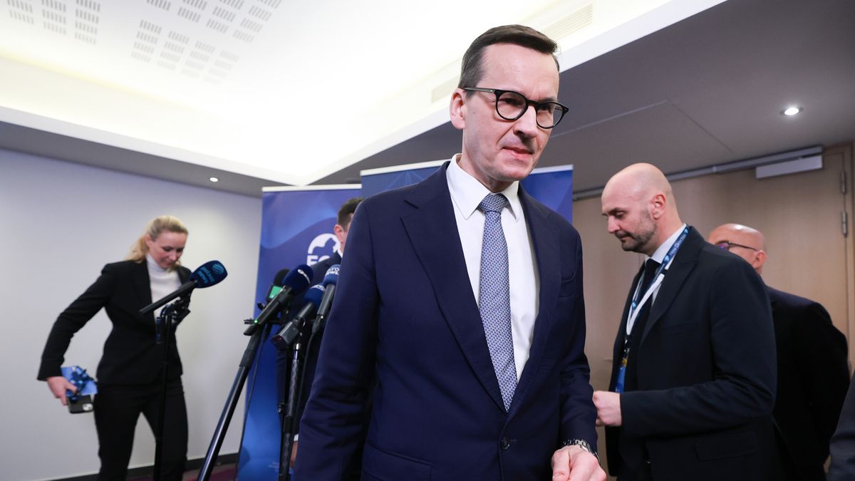 Former Polish prime minister Mateusz Morawiecki (2-R) addresses a press conference with members of the ECR board after his election as the new president of the European Conservatives and Reformists Group (ECR Group) in Brussels, Belgium, 14 January 2025. Morawiecki takes over from Italian Prime Minister Meloni who announced to step down at the end of 2024 and backed him as her successor. EPA/OLIVIER HOSLET Dostawca: PAP/EPA.