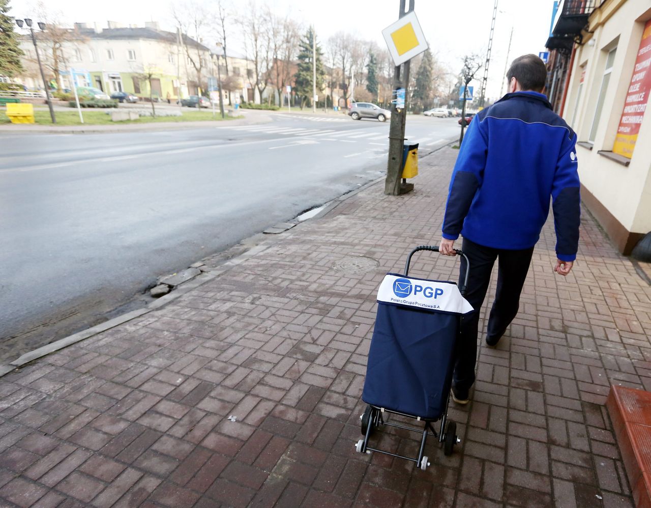 Listonosz uratował seniorkę. "Mogłaby już nie żyć"