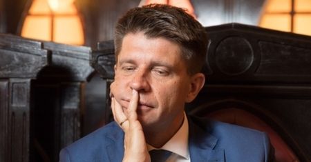 Petru ZREZYGNOWAŁ z funkcji przewodniczącego klubu Nowoczesnej!