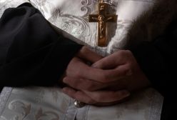 "Wojna biedaków". Dlaczego kapłani otaczają się luksusami, skoro Bóg był z biedotą?