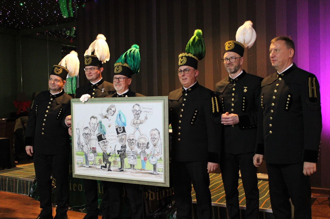 Małogoszcz: Barbórka Cementowni Holcim Małogoszcz i Kopalni Dolomitu Radkowice. Wspaniała górnicza biesiada, odznaczenia i... niespodzianka