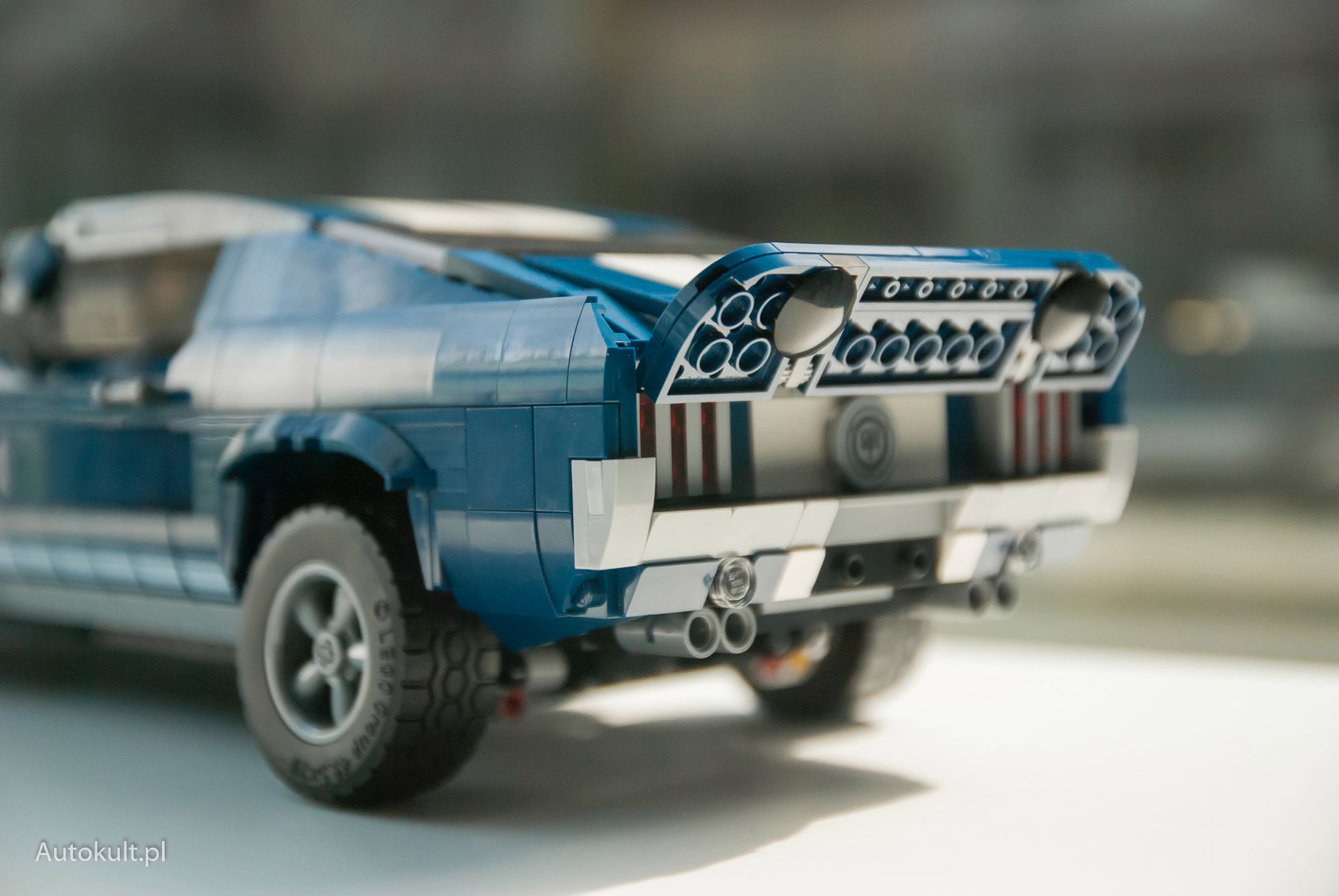 Ford Mustang z opcjonalnym spoilerem. Z takimi dodatkami zabawa nie skończy się w dzień dziecka