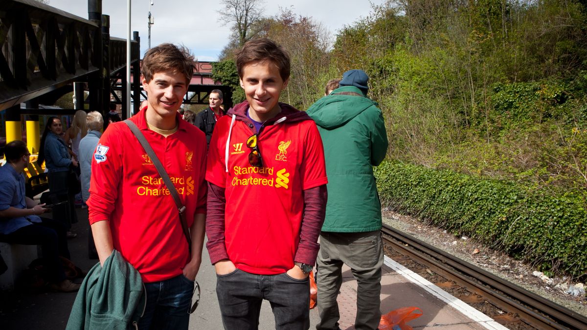 Zdjęcie okładkowe artykułu: Newspix / Ewa Bilan-Stoch / Na zdjęciu: Kamil Stoch (z lewej) w koszulce Liverpoolu