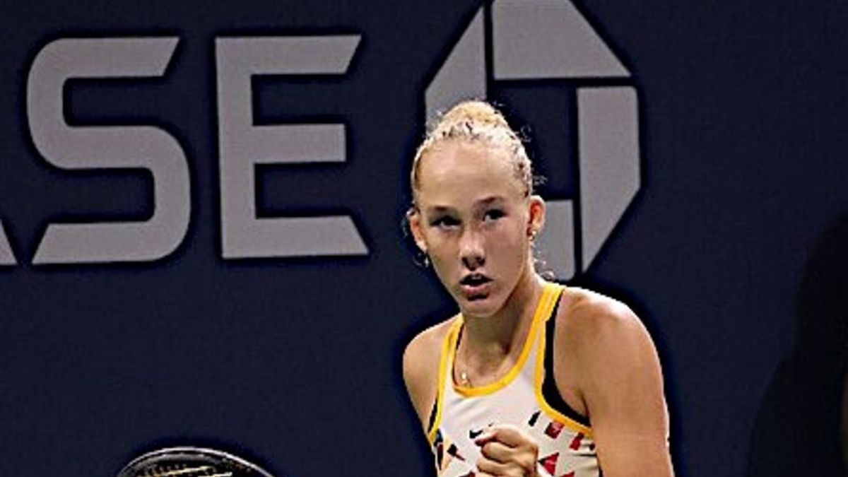 Wikimedia Commons / Hameltion / Mirra Andriejewa w czasie meczu na korcie