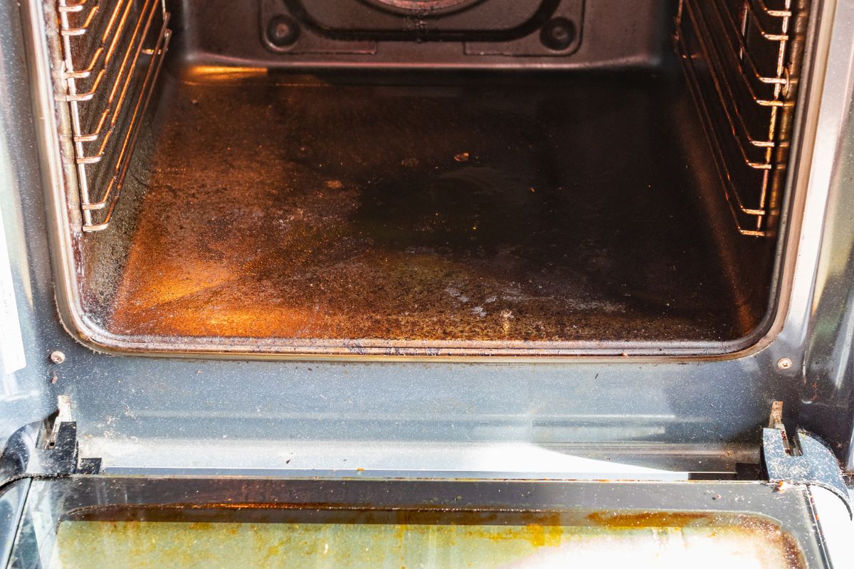 A dirty oven is a problem in almost every home.