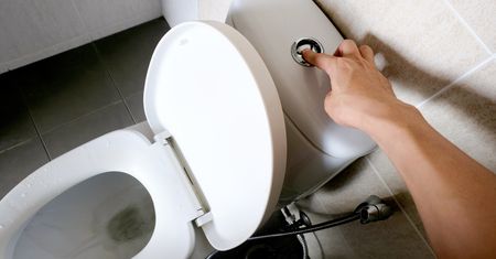 Uporczywy problem w łazience. Pomoże folia bąbelkowa
