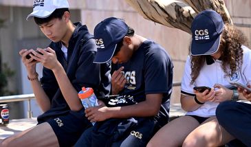 Pierwsi na świecie. Kraj kangurów idzie na wojnę z nastolatkami