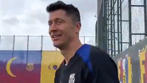 Twitter / FC Barcelona / Lewandowski na treningu Barcelony