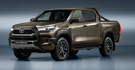 Toyota Hilux także stała się hybrydą. Miękką, ale jednak