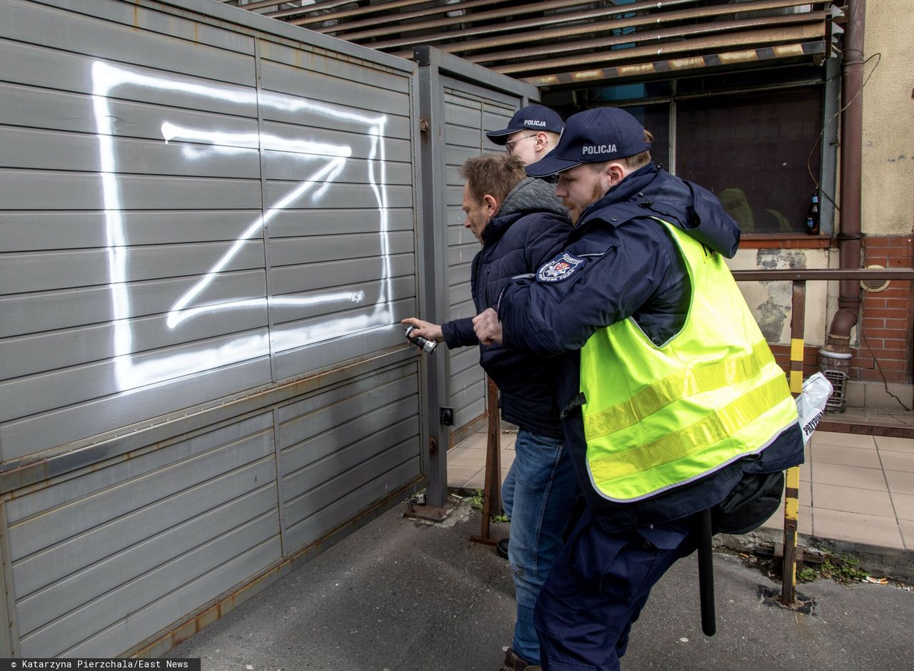 "Z" na siedzibie PiS w Warszawie 