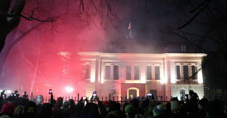 Strajk kobiet w Warszawie. Policja: 3 osoby zatrzymane podczas protestu (NA ŻYWO)