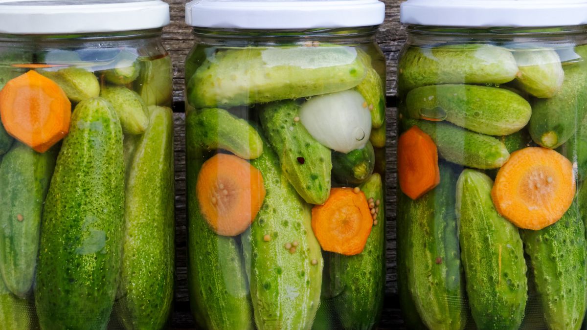 Zobacz, jak przygotować ogórki po warszawsku 