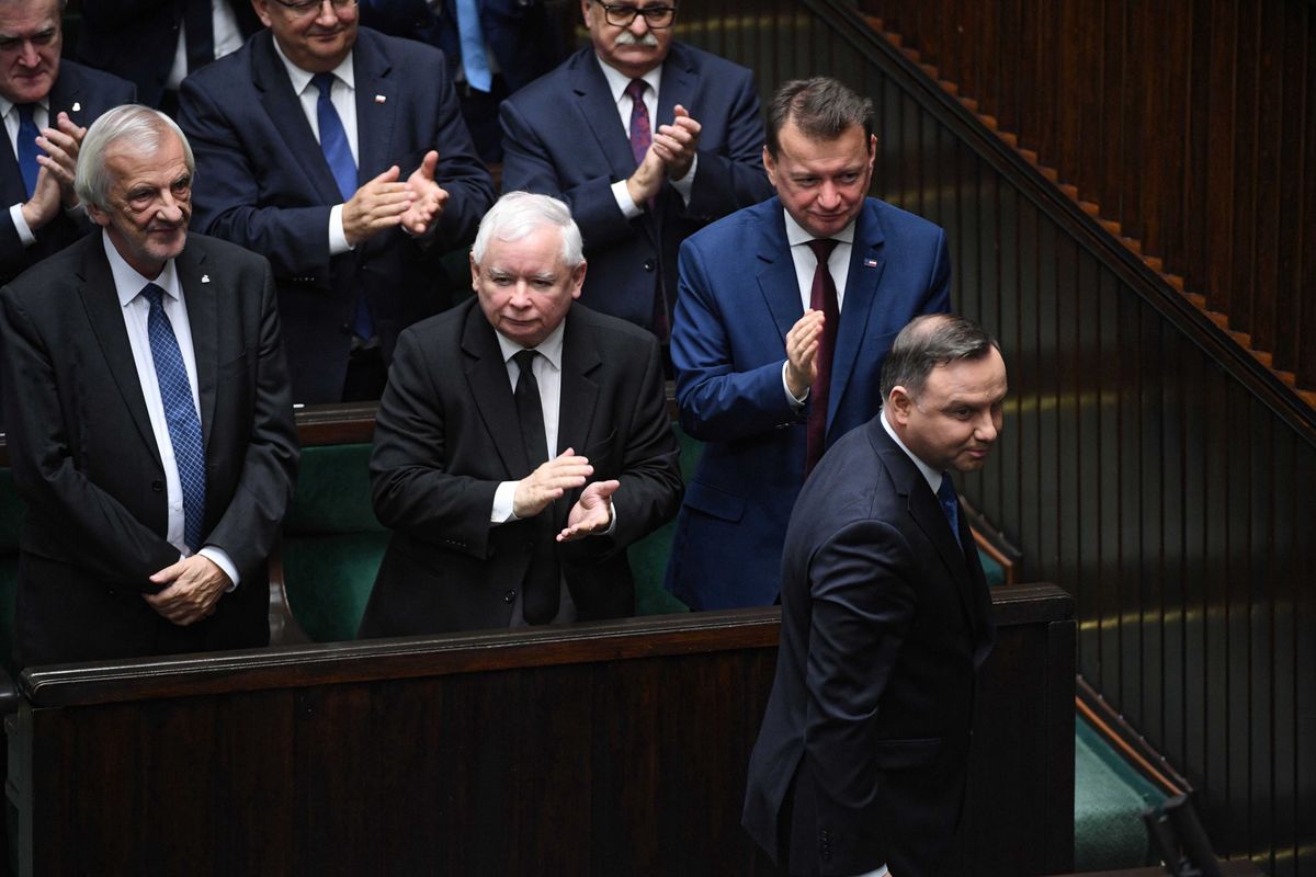 Najnowszy sondaż. Czy Andrzej Duda jest niezależny od prezesa PiS? Polacy odpowiedzieli